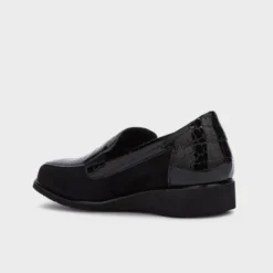 fara slip on